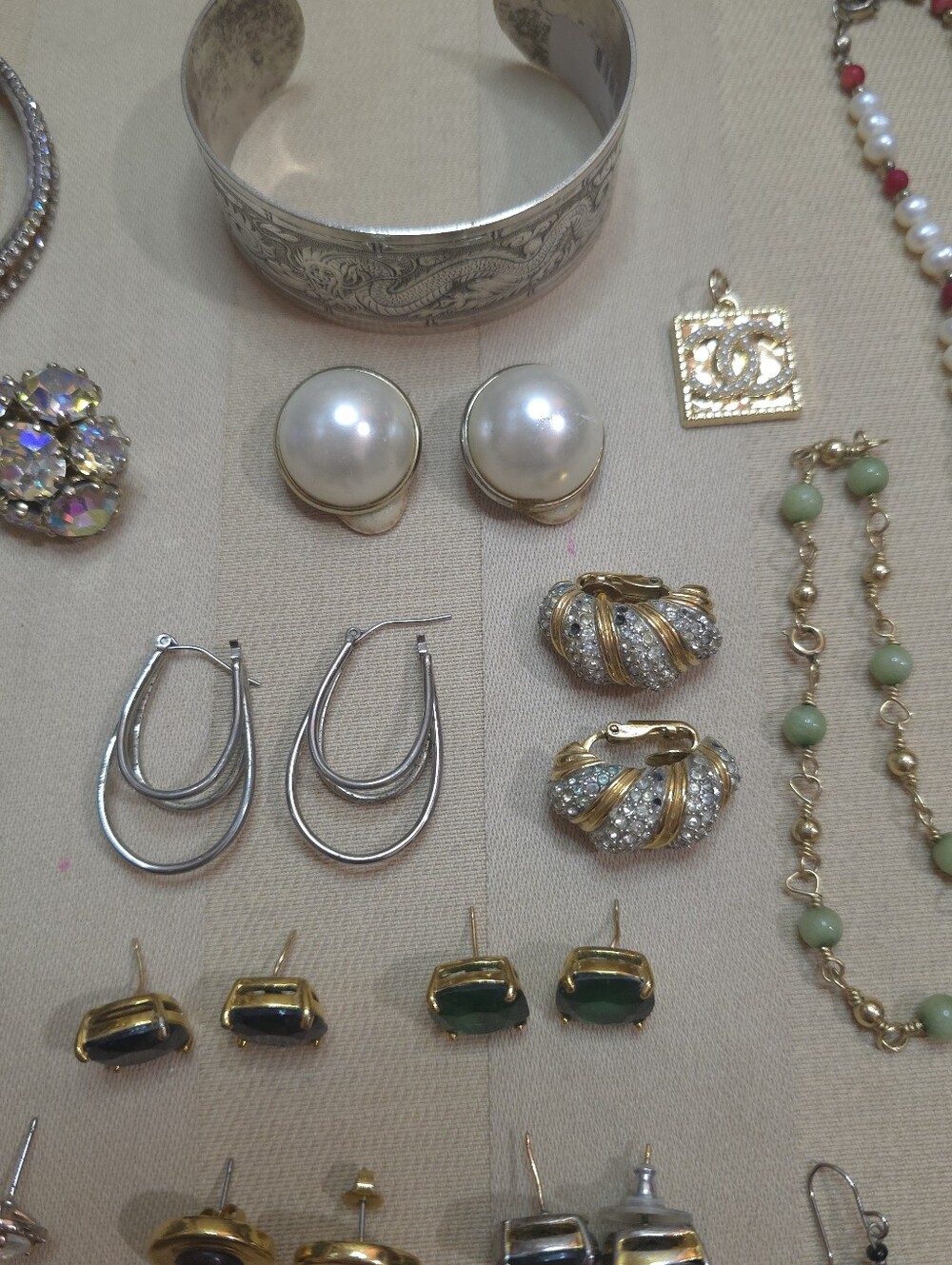 RESELLERS!! LOT OF RESELLABLE JEWELRY. SOME DESIGNER SOME 925 & GENIUNE PEARLS - Picture 6 of 14